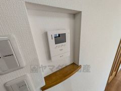 防犯はもちろん、セールスマン対策にもなるモニター付きインターホンです。お子さん1人での留守番時にも活躍しそうです。