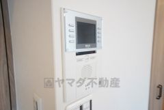 防犯はもちろん、セールスマン対策にもなるモニター付きインターホンです。お子さん1人での留守番時にも活躍しそうです。