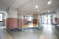 清掃の行き届いた綺麗なエントランスです＾＾