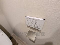ウォシュレット機能あり＾＾暖房便座、節電・節水機能など、使い勝手のよい清潔感あふれる高機能トイレです＾＾