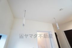 あると嬉しい室内物干し＾＾ 雨の日や花粉の季節、時間帯も気にせず洗濯物が干せるので嬉しいですね＾＾室内なので取りこみも楽々＾＾