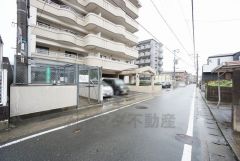 前面道路含む現地写真。