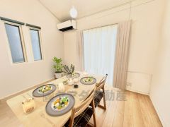 ダイニング部分には大きな掃き出し窓を設け、明るい食卓を囲めます＾＾（インテリアCG画像） 