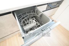 炊事時間を大幅に短縮できる食器洗浄乾燥機付き＾＾食器を洗う手間が減るので家族とのコミュニケーションの時間や自分の時間が増えますね。