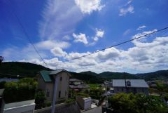 2階バルコニーからの眺望です。日当たりも良好。お洗濯物が良く乾きます。