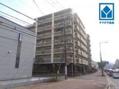 小学校まで徒歩2分。お子様の通学も安心＾＾最寄りスーパー・コンビニ徒歩7分圏内。周辺環境充実。最寄バス停まで徒歩3分＾＾