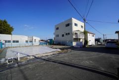 前面道路は西側約5.1ｍの私道に面しています。