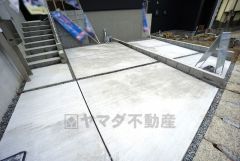 駐車スペースはゆとりある2台分を確保。マイカー用に、お客さま用に、余裕を持ってご利用いただけます。