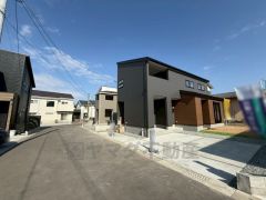 全面道路。南西側約6ｍ公道。