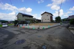 角地なので、開放感が得られます。 また、日差しが入りやすく、家の奥まで明るくなるのが嬉しいポイントです。