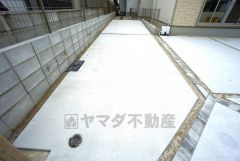 駐車スペースはゆとりある2台分を確保。マイカー用に、お客さま用に、余裕を持ってご利用いただけます。