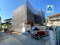 小学校近。春日小学校(歩3分)。歩5分圏にファミマ＆春日市役所西出張所＆西鉄バス「昇町交番前」停＾＾博多駅行