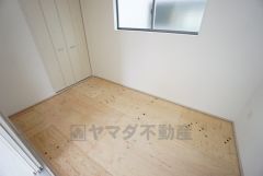 5帖。リビング隣には、ホッとできる和室を用意。客間としてはもちろん、お子様のお昼寝スペースや書斎としても活躍してくれそうです＾＾