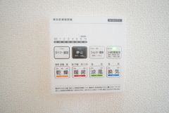 浴室暖房乾燥機には、暖房、乾燥、涼風、換気の4つの機能が付いています。タイマー付きです。換気・雨の日の洗濯も安心です＾＾