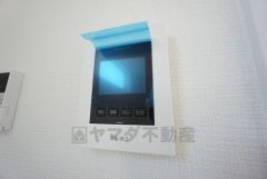 防犯はもちろん、セールスマン対策にもなるモニター付きインターホンです。お子さん1人での留守番時にも活躍しそうです。