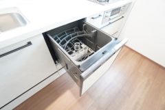 炊事時間を大幅に短縮できる食器洗浄乾燥機付き＾＾食器を洗う手間が減るので家族とのコミュニケーションの時間や自分の時間が増えますね。