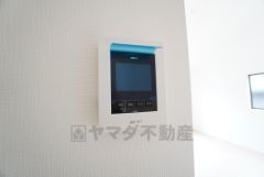 防犯はもちろん、セールスマン対策にもなるモニター付きインターホンです。お子さん1人での留守番時にも活躍しそうです。