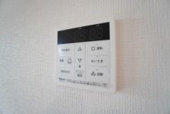 おいだき機能つきなのでお風呂に入る時間が異なるご家庭には嬉しいですね。ボタン一つで快適で便利な生活が＾＾
