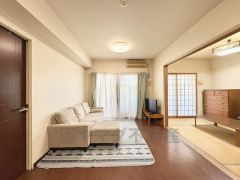 家族が集まる開放的なリビング。思い思いの時間を過ごしたり食事をしたり、素敵な団らんの場になりますね。 和室続きのリビングですので、広く感じますね＾＾ 