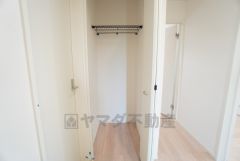 クローゼット付きなので、すっきりと整理整頓でき気持ちよく過ごせますね＾＾