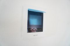 防犯はもちろん、セールスマン対策にもなるモニター付きインターホンです。お子さん1人での留守番時にも活躍しそうです。