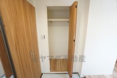 玄関すぐにハンガーパイプ収納付き＾＾