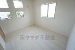 ナチュラル色のフローリングで開放的な優しい雰囲気になっています＾＾