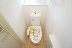 1階2階の2ヶ所にトイレがありますので、忙しい朝にも家族に気を使わず、ゆとりが生まれますね＾＾