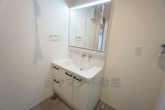 三面鏡裏収納付き洗面化粧台です＾＾