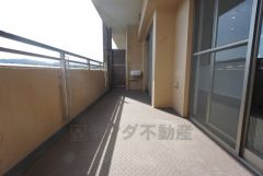 陽当たりの良いバルコニーです。お洗濯やお布団干しはもちろん、日光浴スペースにも＾＾ 水栓付き＾＾ガーデニングや掃除などに＾＾ 