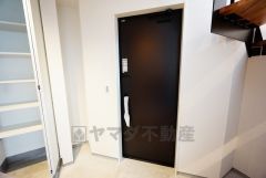 家の顔となる玄関は土間を広く設けおしゃれに仕上げました＾＾たっぷり収納できるシューズボックス付きです＾＾