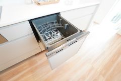 炊事時間を大幅に短縮できる食器洗浄乾燥機付き＾＾食器を洗う手間が減るので家族とのコミュニケーションの時間や自分の時間が増えますね。