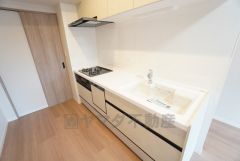 奥まった場所にキッチンを配置。リビングやダイニングでの寛ぎを邪魔しない仕様です＾＾生活感が出にくいので急な来客にも困りませんね＾＾