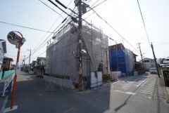 前面道路北西側約4.7ｍ、東側約5.6ｍ公道。 西鉄バス「老松神社前」停徒歩約8分＾＾