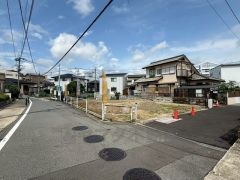 住人以外の車の進入も少なく、小さなお子様を持つご家庭にも安心です。