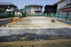 駐車スペースはゆとりある並列3台分を確保。マイカー用に、お客さま用に、余裕を持ってご利用いただけます＾＾ 