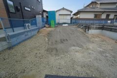 駐車スペースはゆとりある3台分を確保。マイカー用に、お客さま用に、余裕を持ってご利用いただけます。
