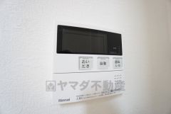 ボタン1つでらくらく操作できる給湯器リモコン。