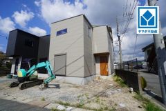 ゆめタウン筑紫野まで徒歩9分、最寄りコンビニまで徒歩4分。日頃のお買い物も楽々です＾＾