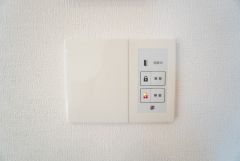 室内からワンタッチで施解錠できる電気錠＾＾閉め忘れ防止に便利です＾＾