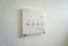 浴室暖房乾燥機には、暖房、乾燥、涼風、換気の4つの機能が付いています。タイマー付きです。換気・雨の日の洗濯も安心です＾＾