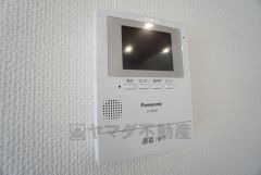 防犯性、セキュリティー対策に安心できるテレビモニター付きインターフォンです。セールスマン対策にもなり安心できます。