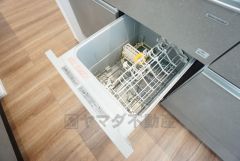 炊事時間を大幅に短縮できる食器洗浄乾燥機付き＾＾食器を洗う手間が減るので家族とのコミュニケーションの時間や自分の時間が増えますね。