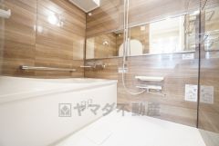 1日の疲れを癒すくつろぎのバスルーム。