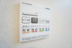 浴室暖房乾燥機には、暖房、乾燥、涼風、換気の4つの機能が付いています。タイマー付きです。換気・雨の日の洗濯も安心です＾＾