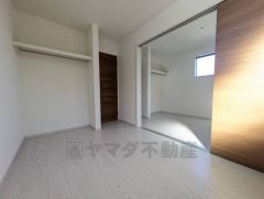 2ドア1ルーム、オープンクローゼットも2ヶ所ついています＾＾お子様の成長に合わせてお部屋を仕切ることができます＾＾ 