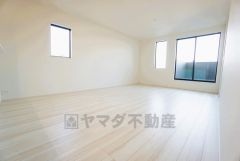 ご家族で団らんの時間を過ごすリビングダイニング。