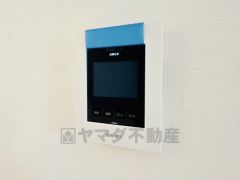 防犯はもちろん、セールスマン対策にもなるモニター付きインターホンです。お子さん1人での留守番時にも活躍しそうです。