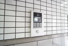 防犯性もばっちり、TVモニター付きインターホン完備。来訪者の顔が見えるので、安心＾＾お子さん1人での留守番時にも活躍しそうです。 
