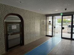 明るい採光とゆとりの動線が、住まう方や来訪者を心地よく迎え入れます。